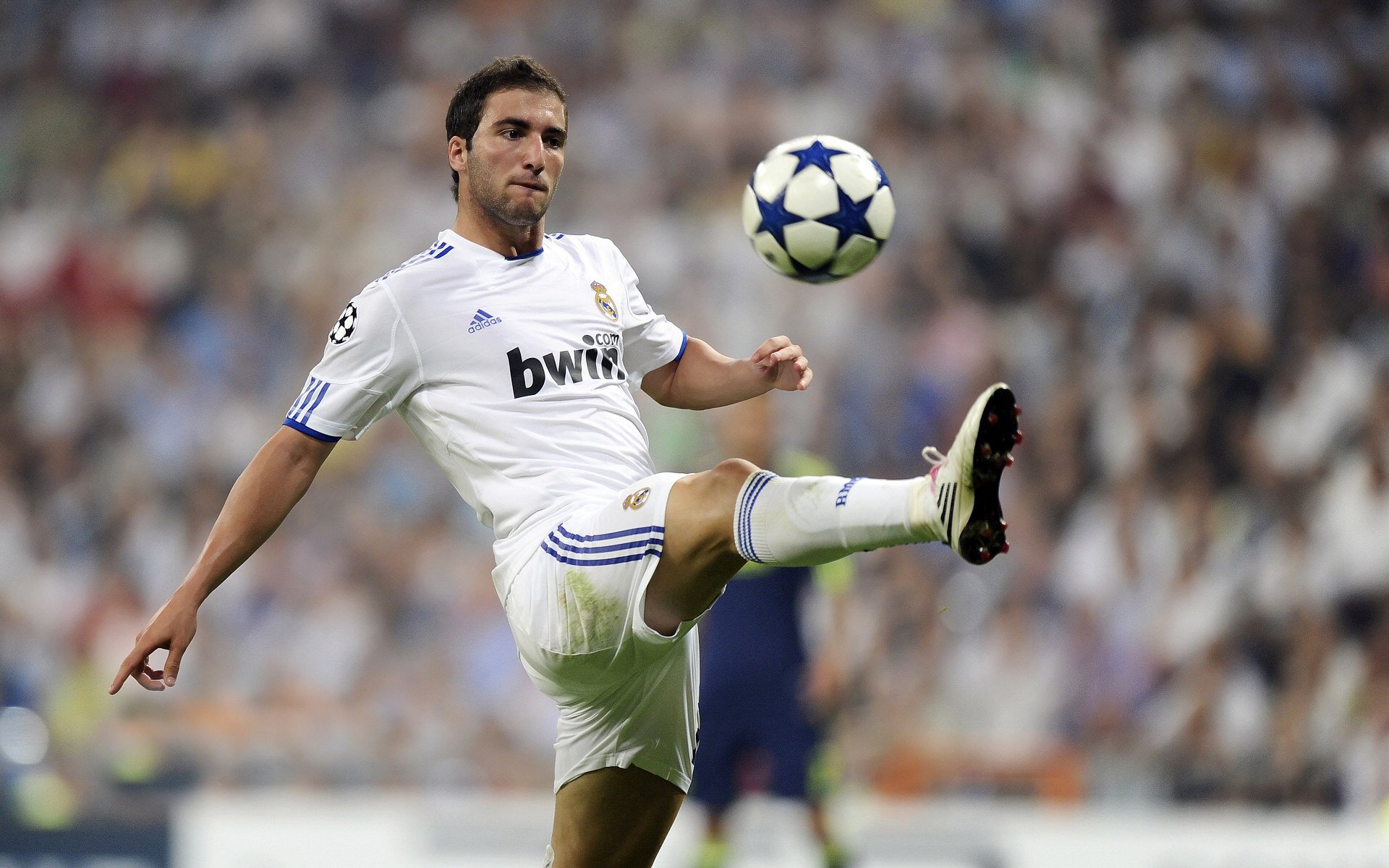 火箭新援首秀表现亮眼迅速融入体系，火箭新人